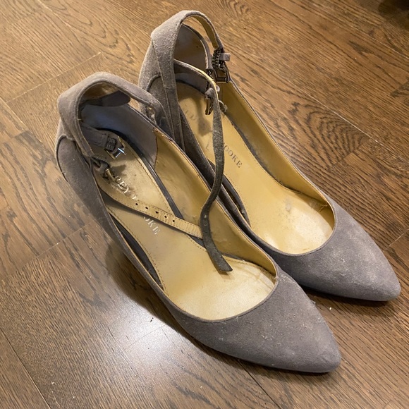 SHOE CLEAROUT ($25 Each or Bundle $90) - Picture 2 of 10